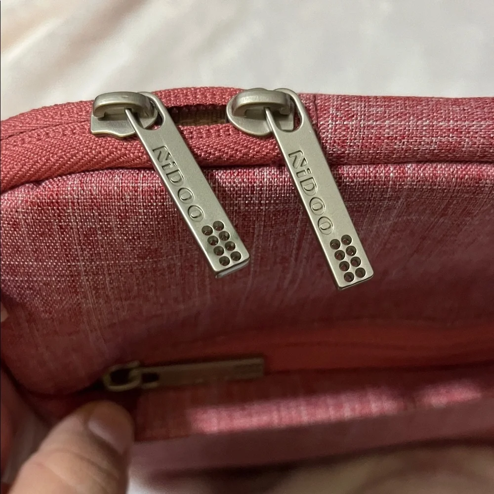 Nidoo Red Tablet Sleeve